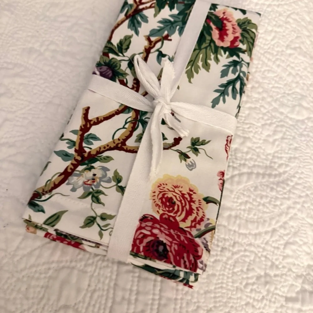 Williams Sonoma Spring Floral Napkins🌺